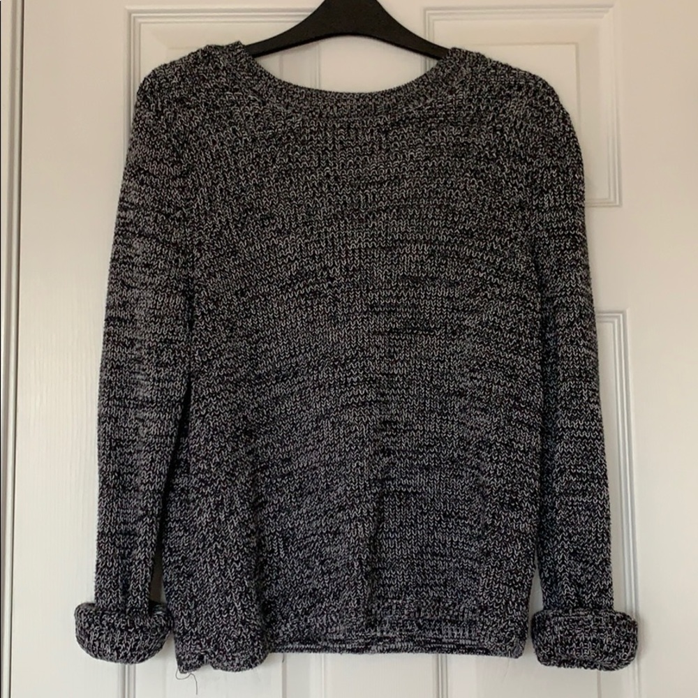 Soft warm knitted sweater (Perfect for the winter)